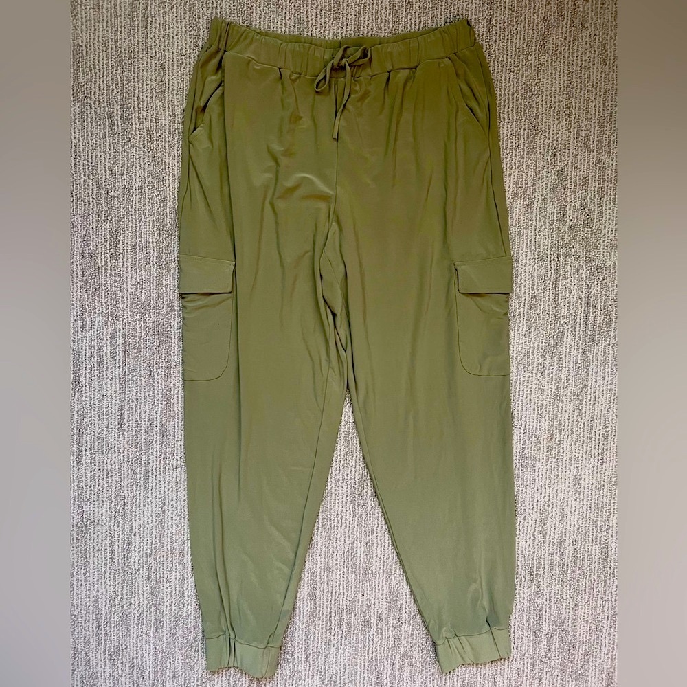 Brittany Humble large very soft Light Green Joggers - Picture 3 of 10